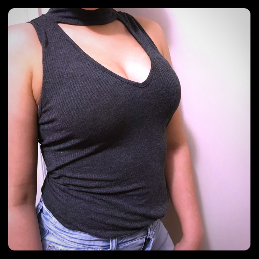Keyhole turtleneck